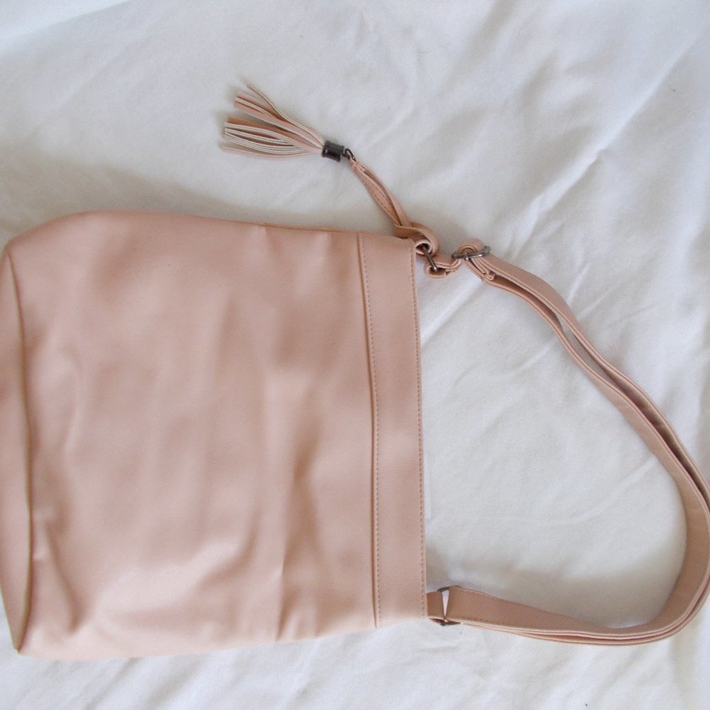 𝅺light Pink Vegan Leather Bag with Tassel Tote Bag NWOT